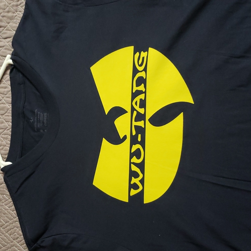 Black t shirt Wu-Tang graphic